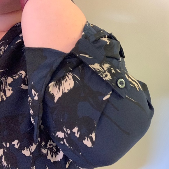 Simply Vera Vera Wang Navy Floral Blouse Size L - Picture 6 of 13